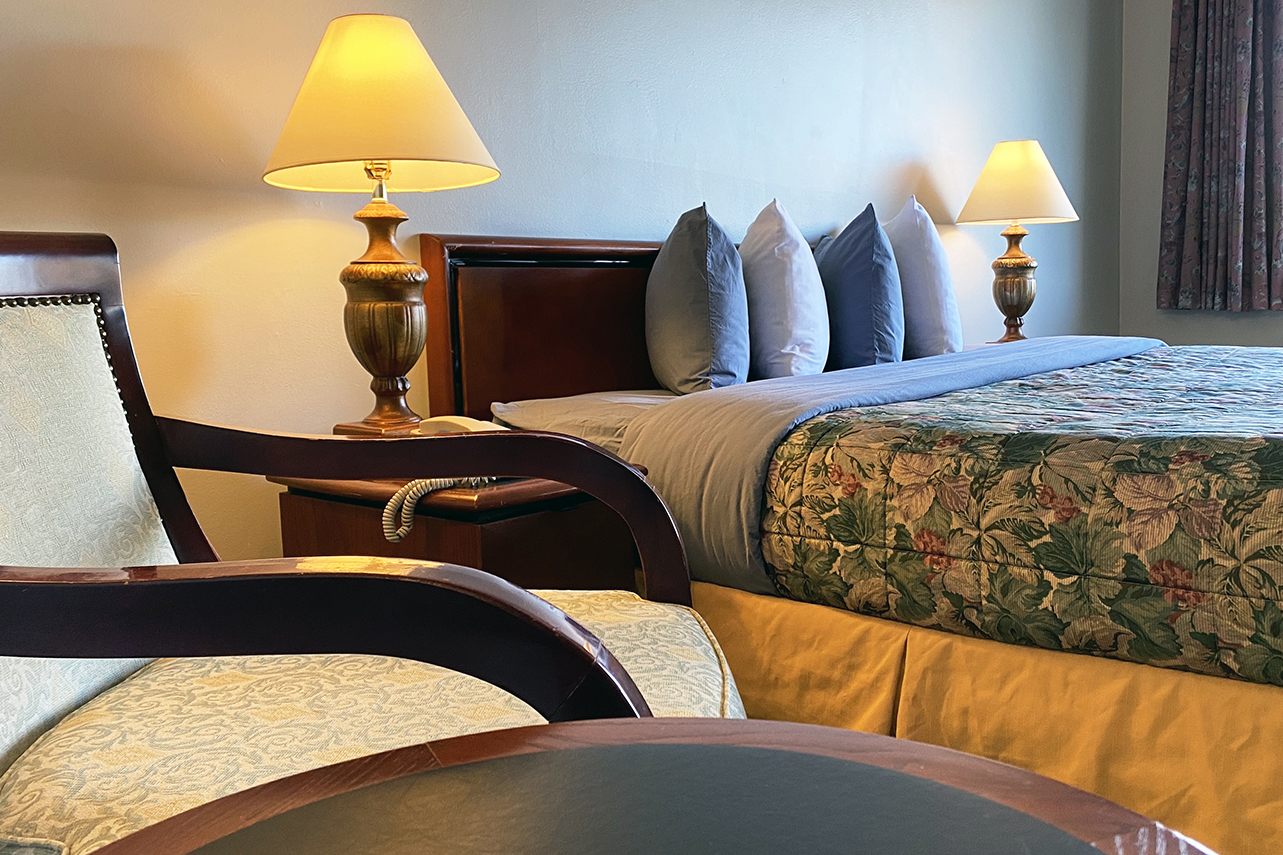 King gray room from chair